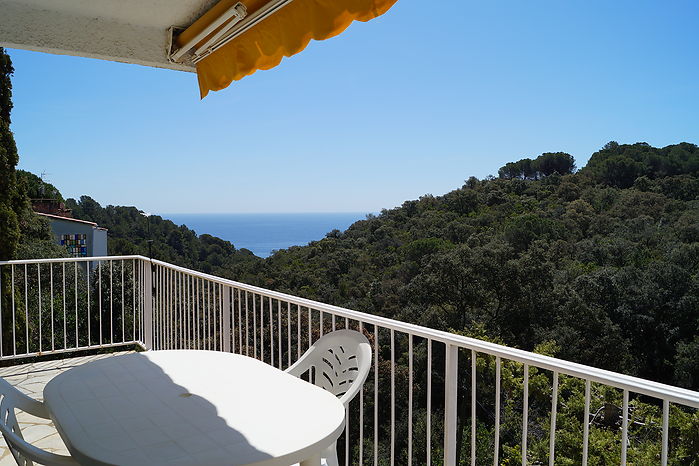 Casa con terraza y bonitas vistas al mar en alquiler. (Playa Brava -Tossa de Mar)