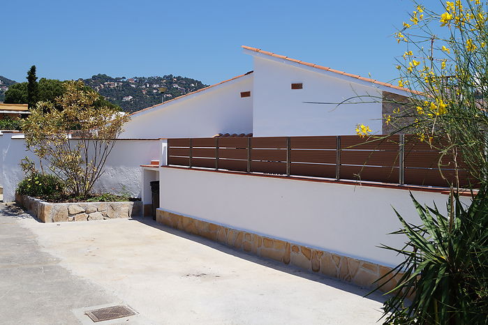 Modernes Haus mit Pool und Meerblick zur Vermietung. (Cala Canyelles-Lloret de Mar) 