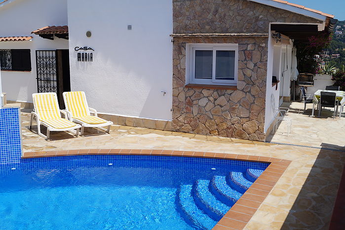 Maison moderne en location avec vue sur la mer et piscine. (Cala Canyelles-Lloret de Mar) 