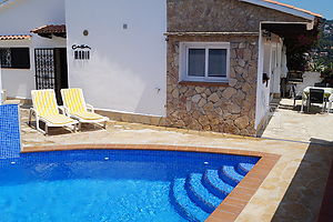 Moderna casa en alquiler con piscina y vistas al mar. (Cala Canyelles-Lloret de Mar) 