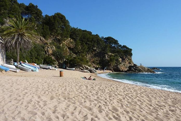 Ferienhaus mit Ibizastil zu vermieten (Cala Canyelles - Lloret de Mar)