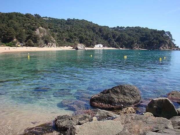 Casa con bonitas vistas en alquiler en Cala Canyelles.