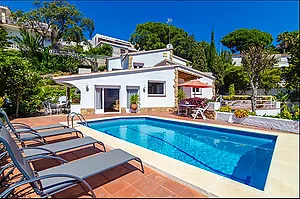 5-bedroom villa with pool, 900m from Cala Canyelles beach