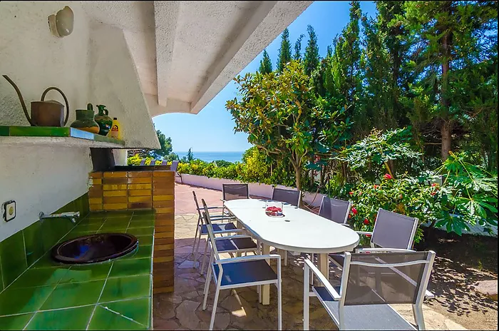 5-bedroom villa with pool, 900m from Cala Canyelles beach