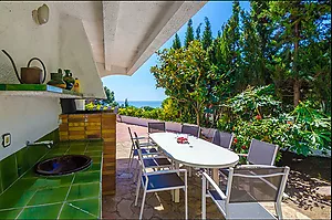 5-bedroom villa with pool, 900m from Cala Canyelles beach