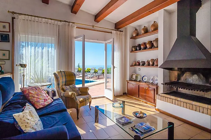 5-bedroom villa with pool, 900m from Cala Canyelles beach