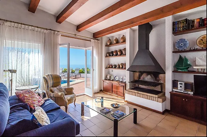 5-bedroom villa with pool, 900m from Cala Canyelles beach