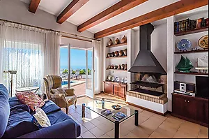 5-bedroom villa with pool, 900m from Cala Canyelles beach