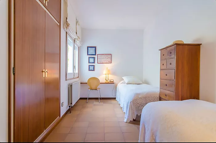 5-bedroom villa with pool, 900m from Cala Canyelles beach