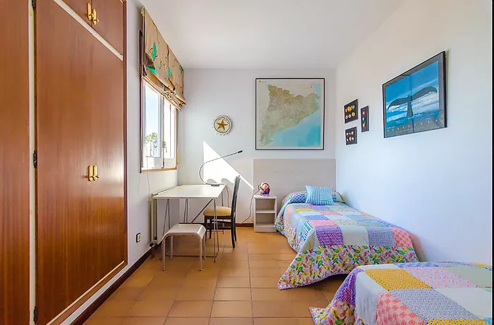 5-bedroom villa with pool, 900m from Cala Canyelles beach