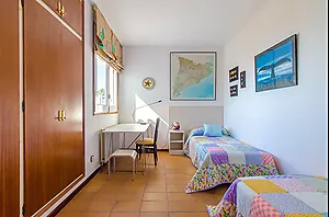 5-bedroom villa with pool, 900m from Cala Canyelles beach