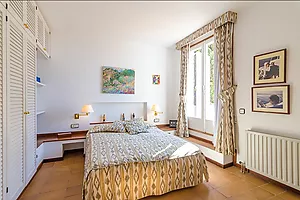 5-bedroom villa with pool, 900m from Cala Canyelles beach