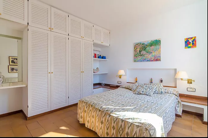 5-bedroom villa with pool, 900m from Cala Canyelles beach