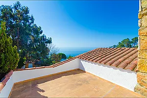 5-bedroom villa with pool, 900m from Cala Canyelles beach