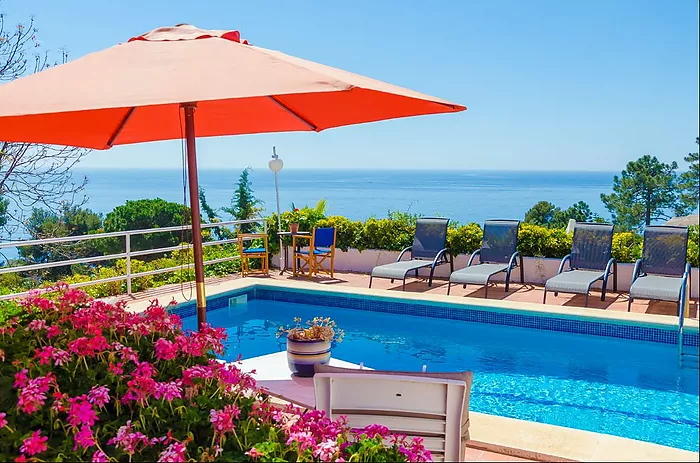 5-bedroom villa with pool, 900m from Cala Canyelles beach