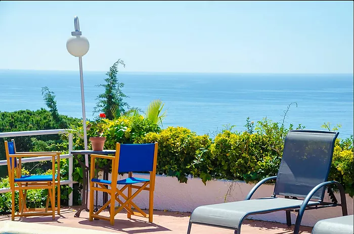 5-bedroom villa with pool, 900m from Cala Canyelles beach