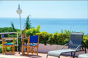 5-bedroom villa with pool, 900m from Cala Canyelles beach