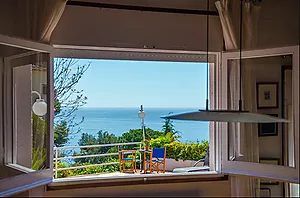 5-bedroom villa with pool, 900m from Cala Canyelles beach