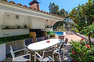 5-bedroom villa with pool, 900m from Cala Canyelles beach