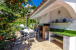 5-bedroom villa with pool, 900m from Cala Canyelles beach