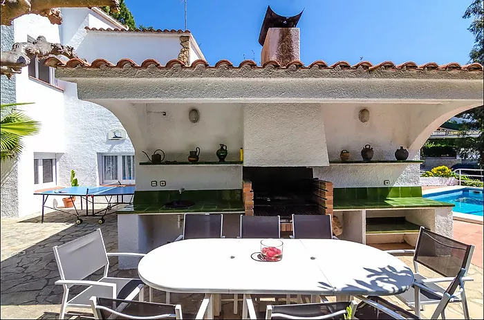 5-bedroom villa with pool, 900m from Cala Canyelles beach