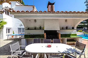 5-bedroom villa with pool, 900m from Cala Canyelles beach