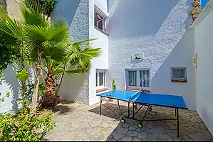 5-bedroom villa with pool, 900m from Cala Canyelles beach