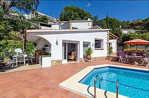 5-bedroom villa with pool, 900m from Cala Canyelles beach