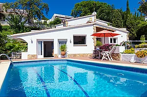 5-bedroom villa with pool, 900m from Cala Canyelles beach