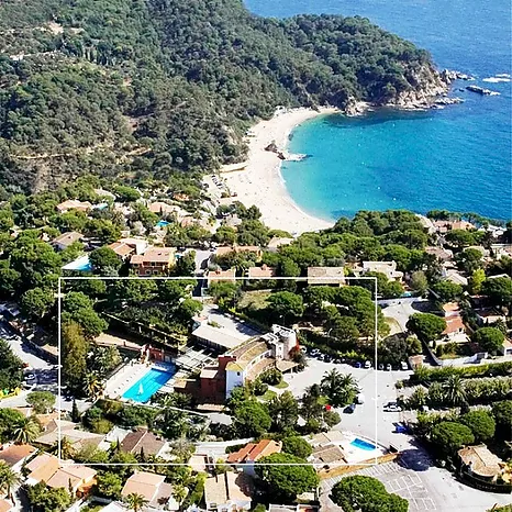 5-bedroom villa with pool, 900m from Cala Canyelles beach