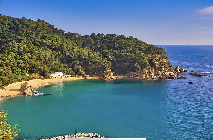 5-bedroom villa with pool, 900m from Cala Canyelles beach