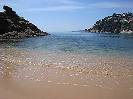 Casa de verano estilo ibicenco en alquiler (Cala Canyelles- Lloret de Mar)