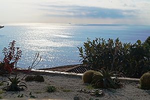 Villa mit einzigartiger Gartenanlage und privatem Schwimmbad zur Vermietung in Canyelles.