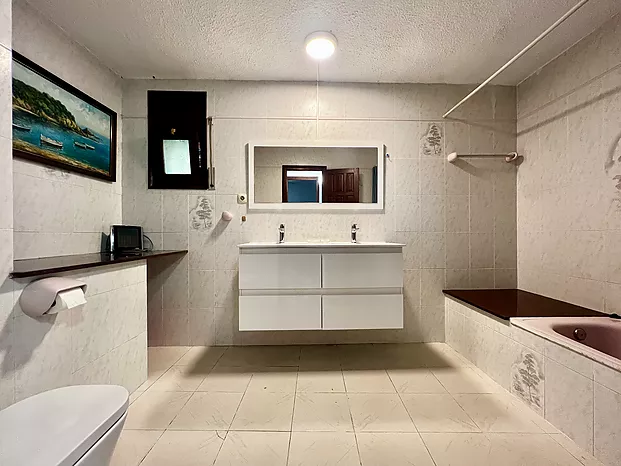 Maison avec des vues spectaculaires a la plage Cala Canyelles en location (Lloret de Mar)