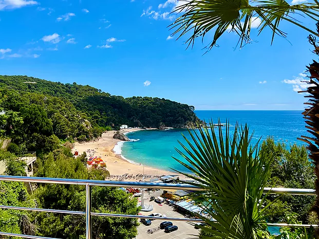 Maison avec des vues spectaculaires a la plage Cala Canyelles en location (Lloret de Mar)