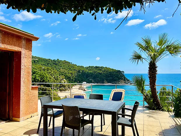 Maison avec des vues spectaculaires a la plage Cala Canyelles en location (Lloret de Mar)