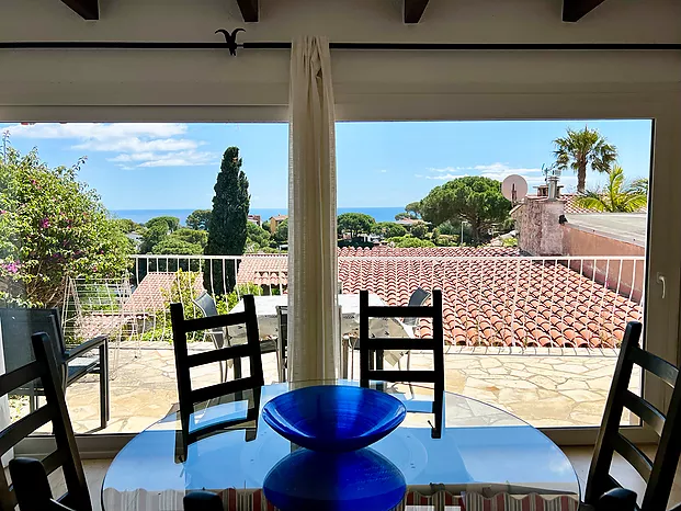Maison moderne en location avec vue sur la mer et piscine. (Cala Canyelles-Lloret de Mar)