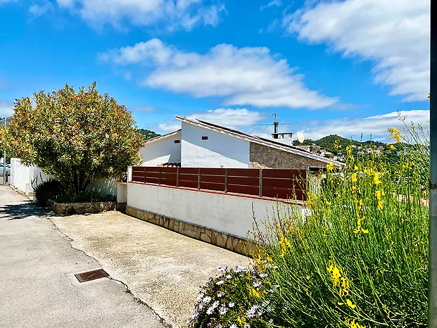 Maison moderne en location avec vue sur la mer et piscine. (Cala Canyelles-Lloret de Mar)