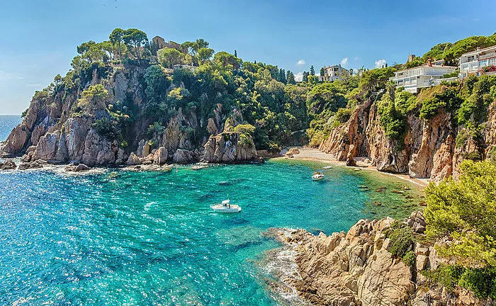 Maison moderne en location avec vue sur la mer et piscine. (Cala Canyelles-Lloret de Mar)