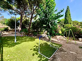 Casa de vacaciones en preciosa zona residencial en alquiler. Lloret de Mar
