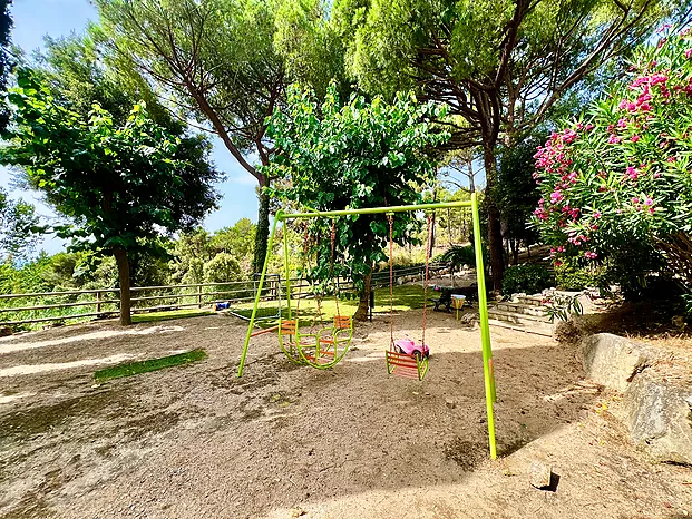 Casa de vacaciones en preciosa zona residencial en alquiler. Lloret de Mar