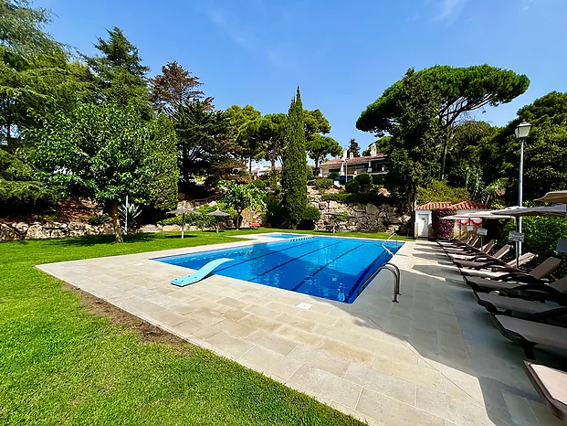 Casa de vacaciones en preciosa zona residencial en alquiler. Lloret de Mar