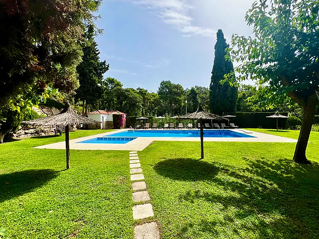 Casa de vacaciones en preciosa zona residencial en alquiler. Lloret de Mar