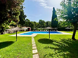 Casa de vacaciones en preciosa zona residencial en alquiler. Lloret de Mar