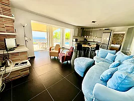 Villa avec piscine et superbe vue sur la mer à louer à Cala Canyelles.