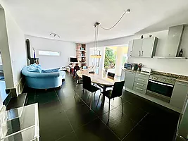 Villa avec piscine et superbe vue sur la mer à louer à Cala Canyelles.