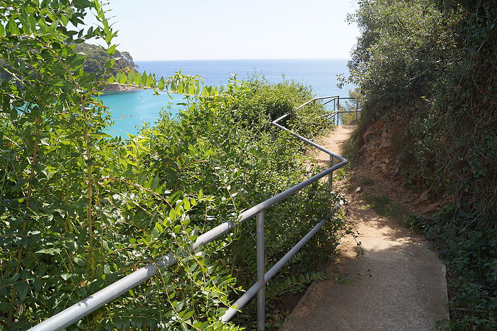 Charmant loft à louer avec spectaculaire vue sur la mer à Cala Canyelles.