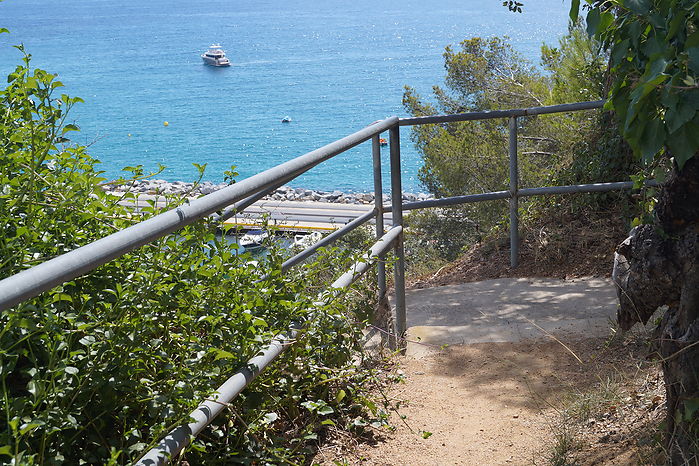 Charmant loft à louer avec spectaculaire vue sur la mer à Cala Canyelles.