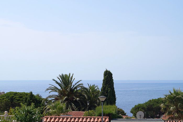 Detached house with nice seaviews for sale in Cala Canyelles. 