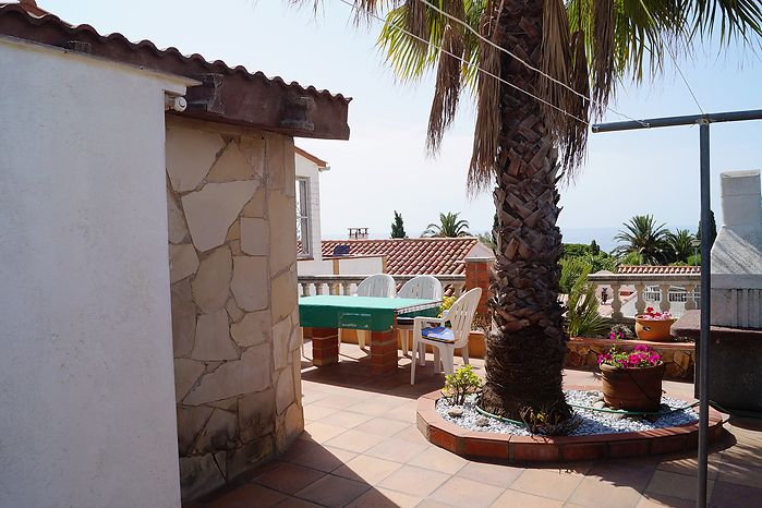 Detached house with nice seaviews for sale in Cala Canyelles. 